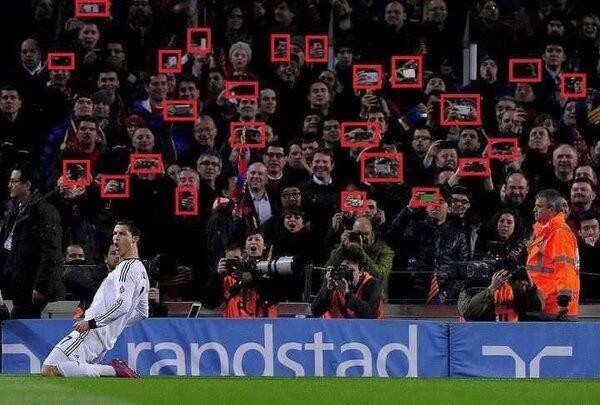Khi Ronaldo ăn mừng bàn thắng đầu tiên từ chấm 11m vào lưới Pinto, đã có rất nhiều Culé dùng máy ảnh và điện thoại để ghi lại khoảnh khắc nhớ đời của tiền đạo người Bồ tại Camp Nou.